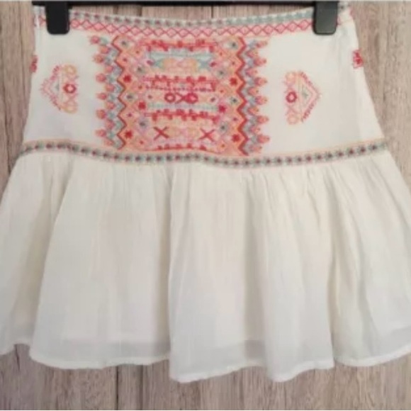 New with tags! Zara embroidered skirt - Picture 2 of 2